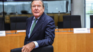 Γερμανία: Ο Γκέρχαρντ Σρέντερ μπορεί να παραμείνει στο SPD
