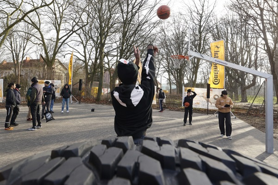 Η Continental δημιουργεί γήπεδα μπάσκετ από ανακυκλωμένα ελαστικά