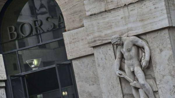 Ιταλική «βουτιά» 2% συμπαρέσυρε τις ευρωαγορές