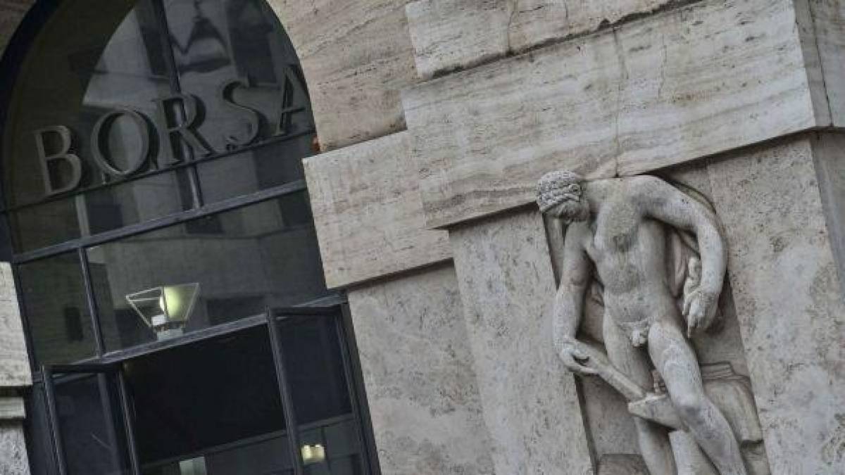 Ιταλική «βουτιά» 2% συμπαρέσυρε τις ευρωαγορές