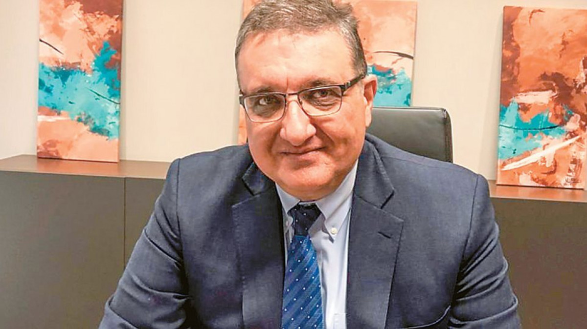 Εξαδάκτυλος: Οι άνω των 60 να κάνουν την 4η δόση
