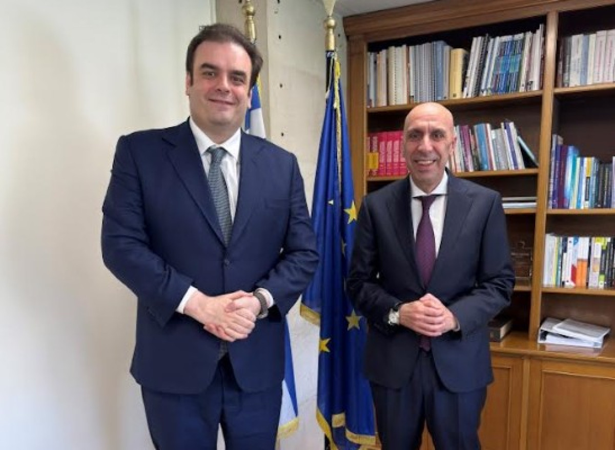 Συνάντηση Πιερρακάκη-Μπρατάκου: Στο επίκεντρο ενίσχυση επενδύσεων και φορολογική σταθερότητα