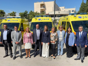 Ένωση Ελλήνων Εφοπλιστών: Δωρεά 20 εξοπλισμένων ασθενοφόρων στο ΕΚΑΒ