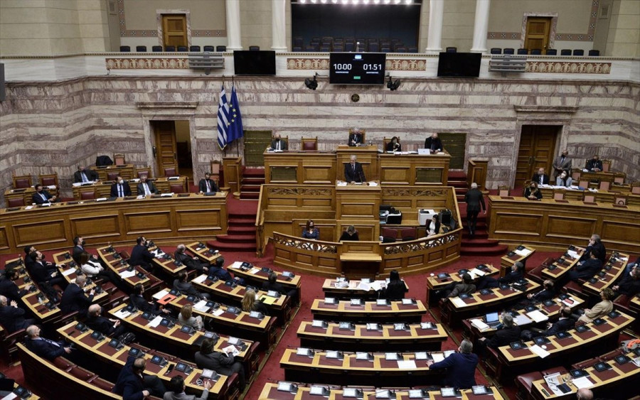 Βουλή-Αποζημιώσεις γιατρών: Την Τετάρτη η τροπολογία για την παράταση διατάξεων