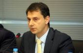 Ωδή Focus στον Θεοχάρη: Υπερβολικά επιτυχημένος - Ανατριχιαστική φάρσα η απομάκρυνσή του