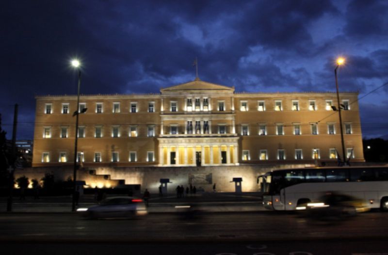 Μάχες «χαρακωμάτων» μεταξύ δανειστών, κυβέρνησης και συνδικαλιστών