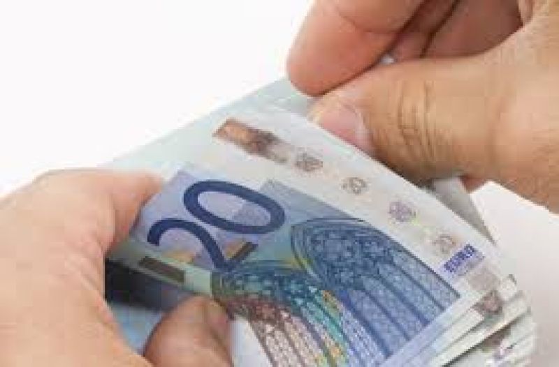 Επισπεύδεται η καταβολή του οικογενειακού επιδόματος