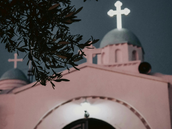 Πάσχα στην Αθήνα; 5 εκκλησίες στο κέντρο για τον Επιτάφιο και την Ανάσταση