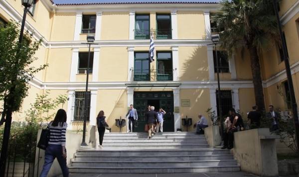 Ύποπτο δέμα προκάλεσε αναστάτωση στα δικαστήρια της Ευελπίδων