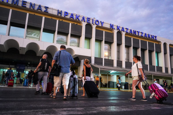 «Απογειώνεται» το αεροδρόμιο Ηρακλείου – Πάνω από 10 εκατ. επιβάτες και το 2026