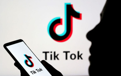 TikTok:«Καμπανάκι» ΕΕ για συμμόρφωση με τους κανόνες των social media