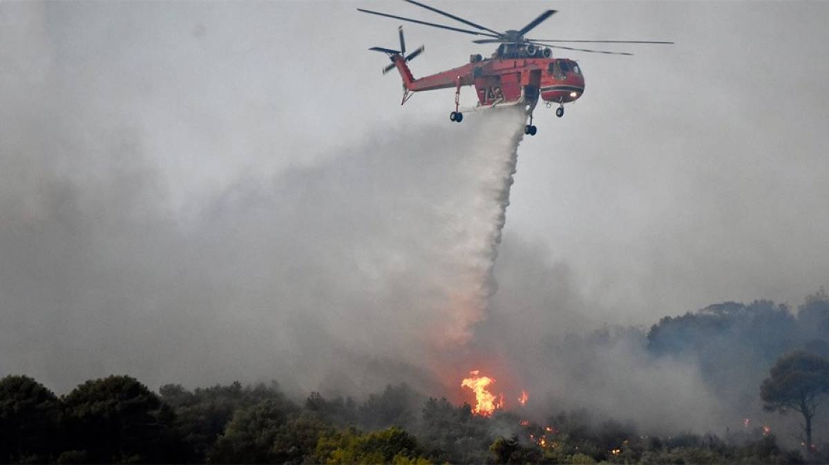 Πυρκαγιά στη Νέα Μάκρη - Σε ύφεση το μέτωπο