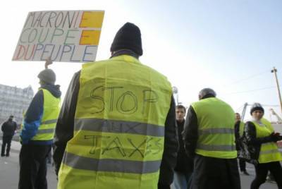 Γαλλία: Εγκρίθηκαν τα μέτρα αντιμετώπισης της κρίσης των «κίτρινων γιλέκων»