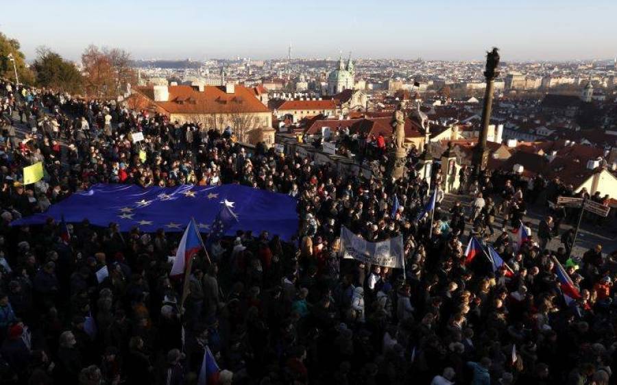 Παραίτηση Μπάμπις ζήτησαν χιλιάδες διαδηλωτές στην Πράγα