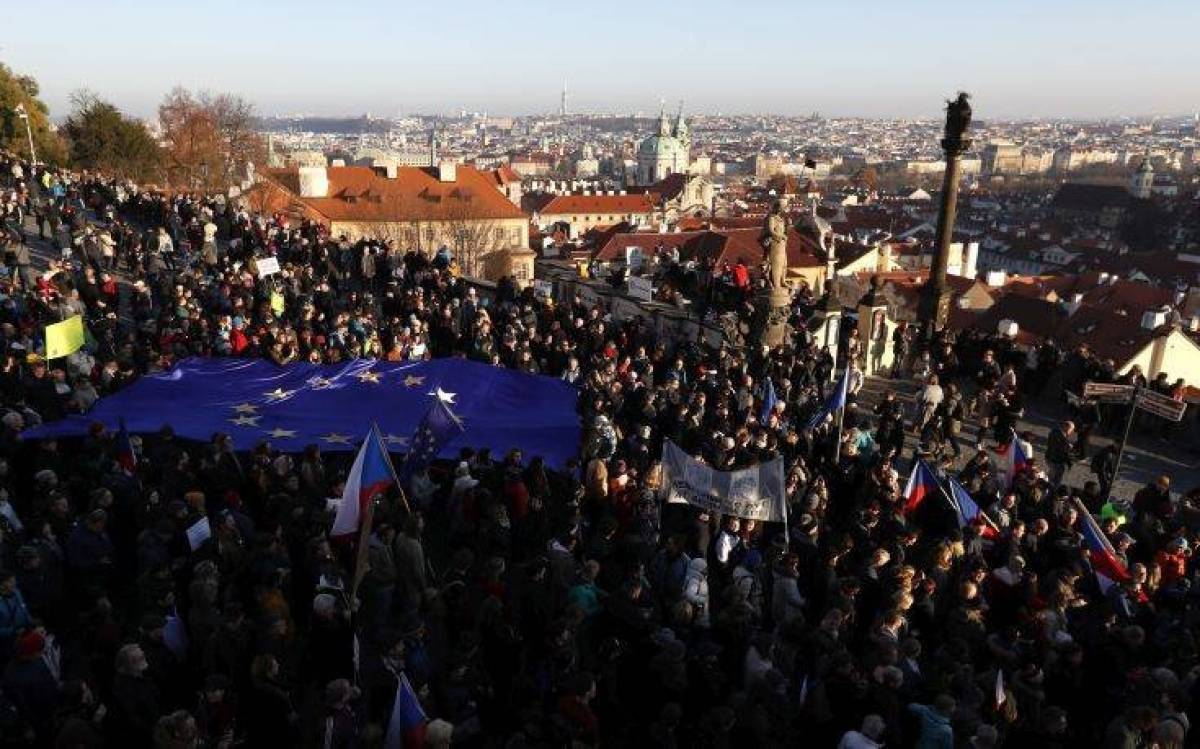 Παραίτηση Μπάμπις ζήτησαν χιλιάδες διαδηλωτές στην Πράγα