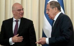 Νέα τηλεφωνική επικοινωνία Δένδια-Λαβρόφ για διμερείς σχέσεις