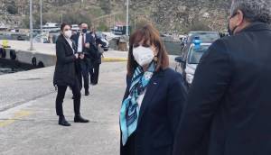 Σακελλαροπούλου: Καλή φώτιση για ένα αύριο περισσότερο υπεύθυνο και ελπιδοφόρο