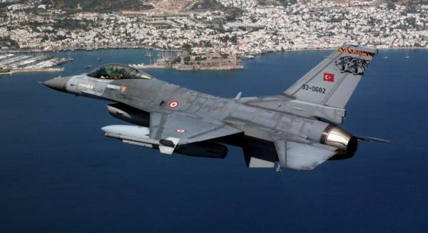 Τουρκικό F16 παρουσίασε πρόβλημα κατά τη διάρκεια παραβίασης του FIR-Αθηνών