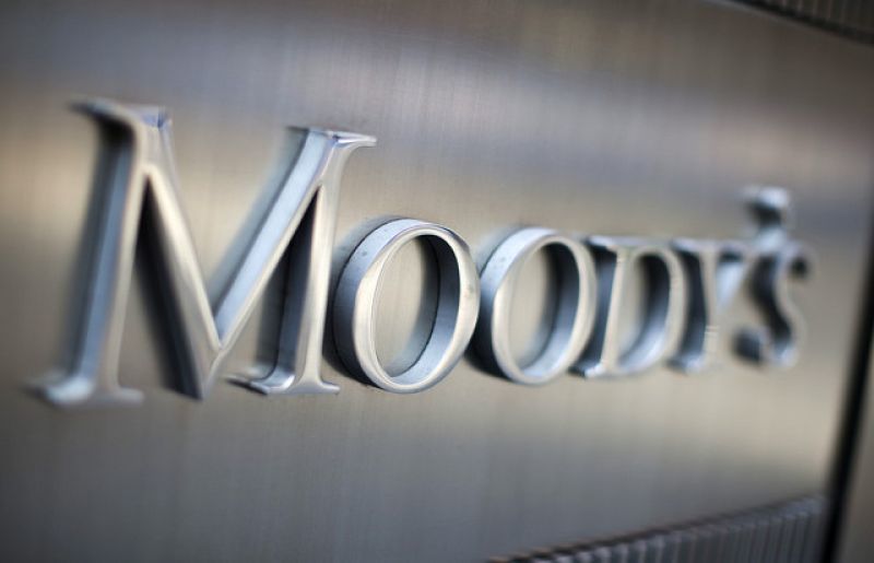 Moody's: "Βλέπει" αργή οικονομική ανάκαμψη και πολιτική αβεβαιότητα