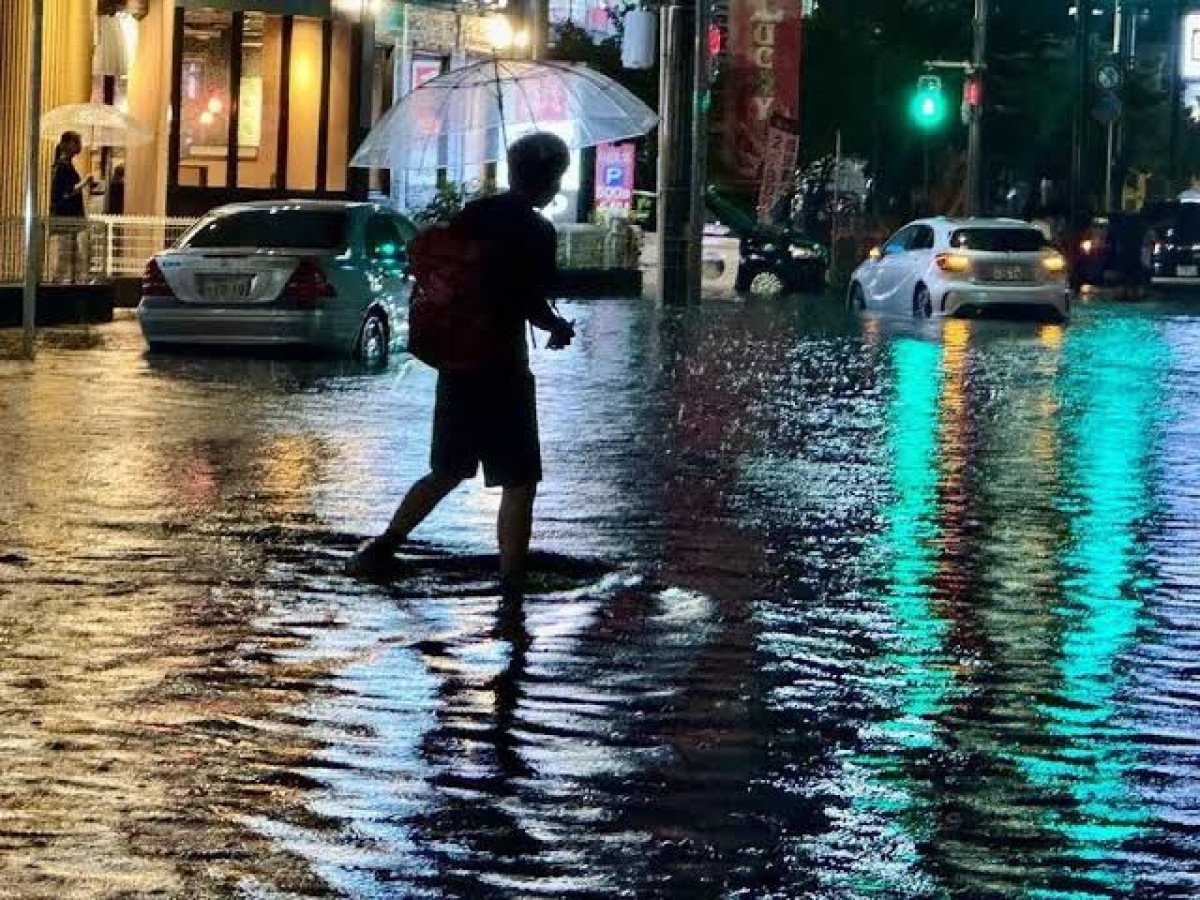 «Πρωτοφανείς» βροχοπτώσεις στην Ιαπωνία άφησαν πίσω τους έξι νεκρούς