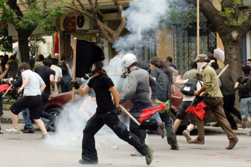 Πολυτεχνείο: Αναρχικοί έδειραν λάθος… «αναρχικούς-αριστερούς» και απολογήθηκαν!