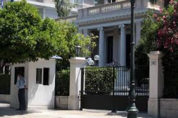 Μαξίμου: Δασικό και ένστολοι ...η σπαζοκεφαλιά του καλοκαιριού