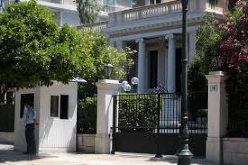 Μαξίμου: Δασικό και ένστολοι ...η σπαζοκεφαλιά του καλοκαιριού
