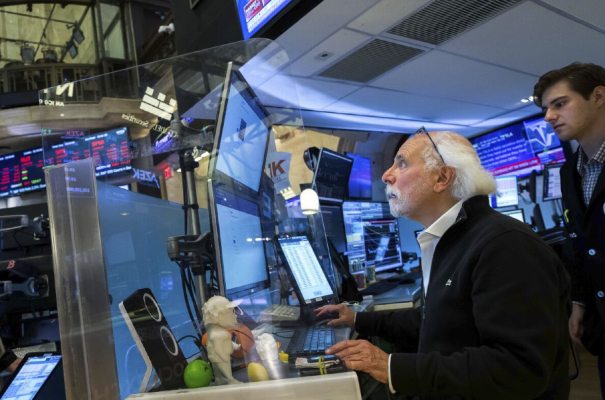 Fed και επιτόκια συνεχίζουν να «πληγώνουν» τη Wall Street