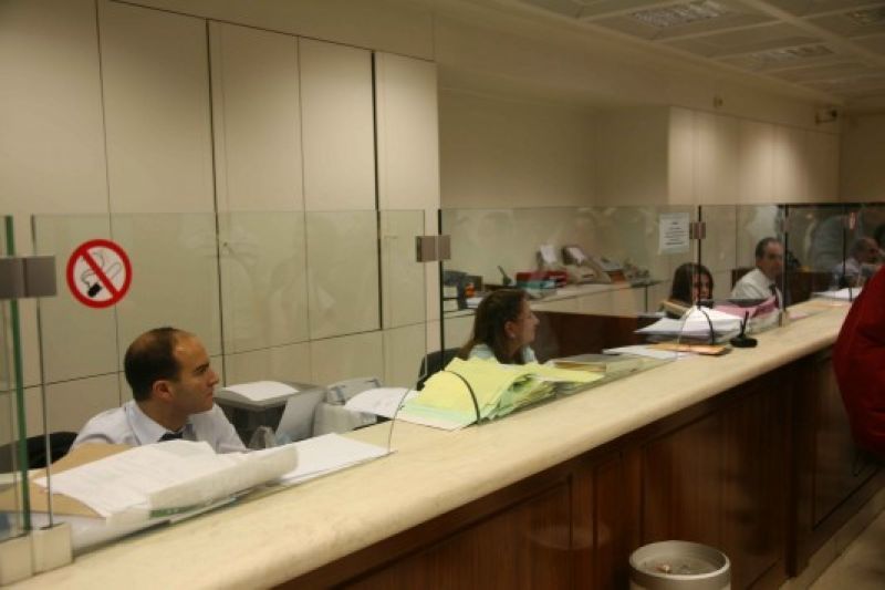 ΟΑΕΔ: Ζητά αναδρομικό «χαράτσι» από τους τραπεζοϋπαλλήλους