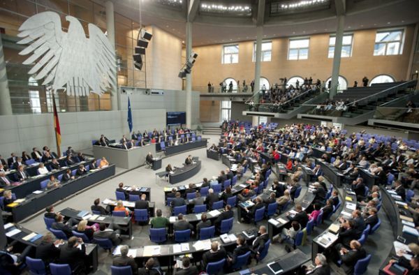 Συνεδρίαση της Bundestag για τρίτο πακέτο στήριξης στην Ελλάδα