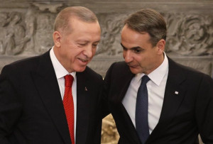 Ελληνοτουρκικά: Όταν εμφανίζεται ο γυμνασιάρχης, ο καυγάς διακόπτεται