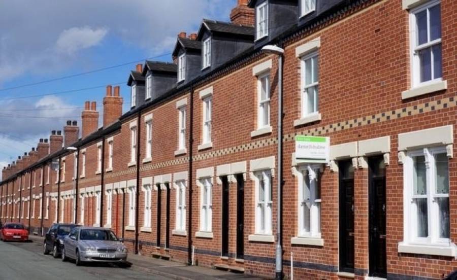 Βρετανία: Επιμηκύνεται η πτώση στις τιμές των κατοικιών
