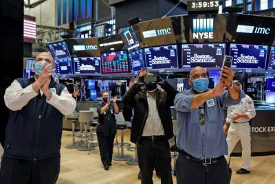 Δυναμικό ξεκίνημα για τη Wall Street με ενεργειακό πρόσημο