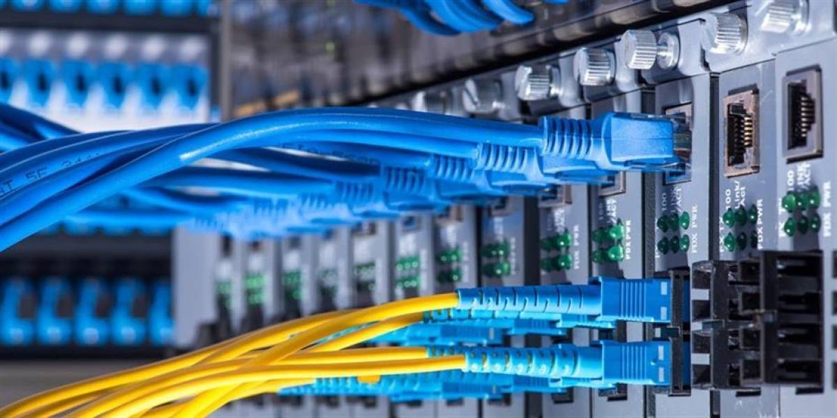 Υπερφορτωμένα τα δίκτυα τηλεφωνίας και ίντερνετ- Ανοίγονται ευκαιρίες για χάκερ
