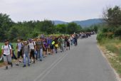 Ειδομένη: Μεγάλη ομάδα προφύγων κατευθύνεται στην ουδέτερη ζώνη