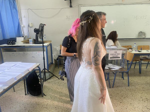 Θεσσαλονίκη: Η νύφη το έσκασε και πήγε...στις κάλπες