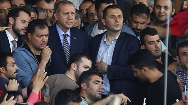 Ανακτά τον έλεγχο της Τουρκίας ο Ερντογάν- Τουλάχιστον 190 νεκροί από τις συγκρούσεις