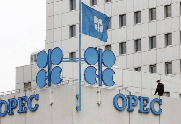 Reuters: Χωρίς λύση το αδιέξοδο του ΟΠΕΚ+