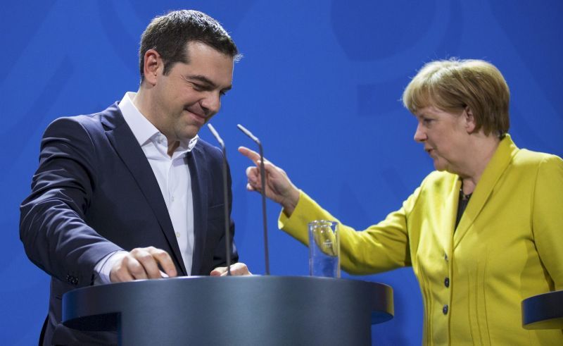 Handelsblatt: Η Μέρκελ έριξε... χυλόπιτα στον Τσίπρα
