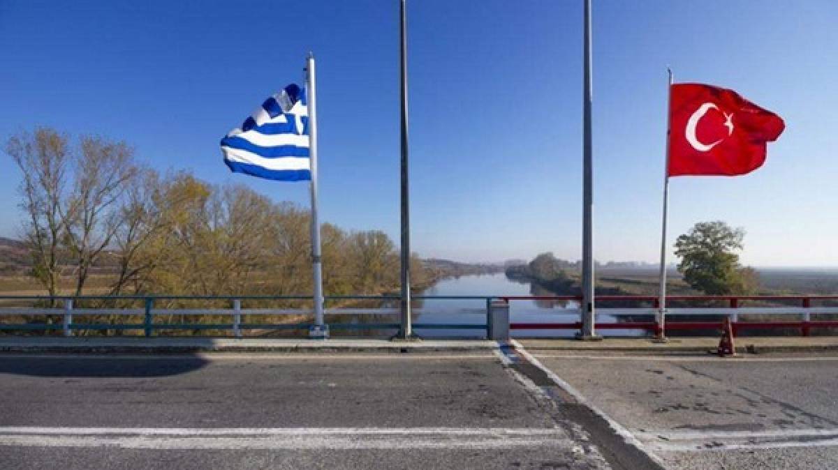 «Τροχονόμοι» αποδεικνύονται οι Τούρκοι στρατοχωροφύλακες- Σαν να μην βλέπουν μετανάστες