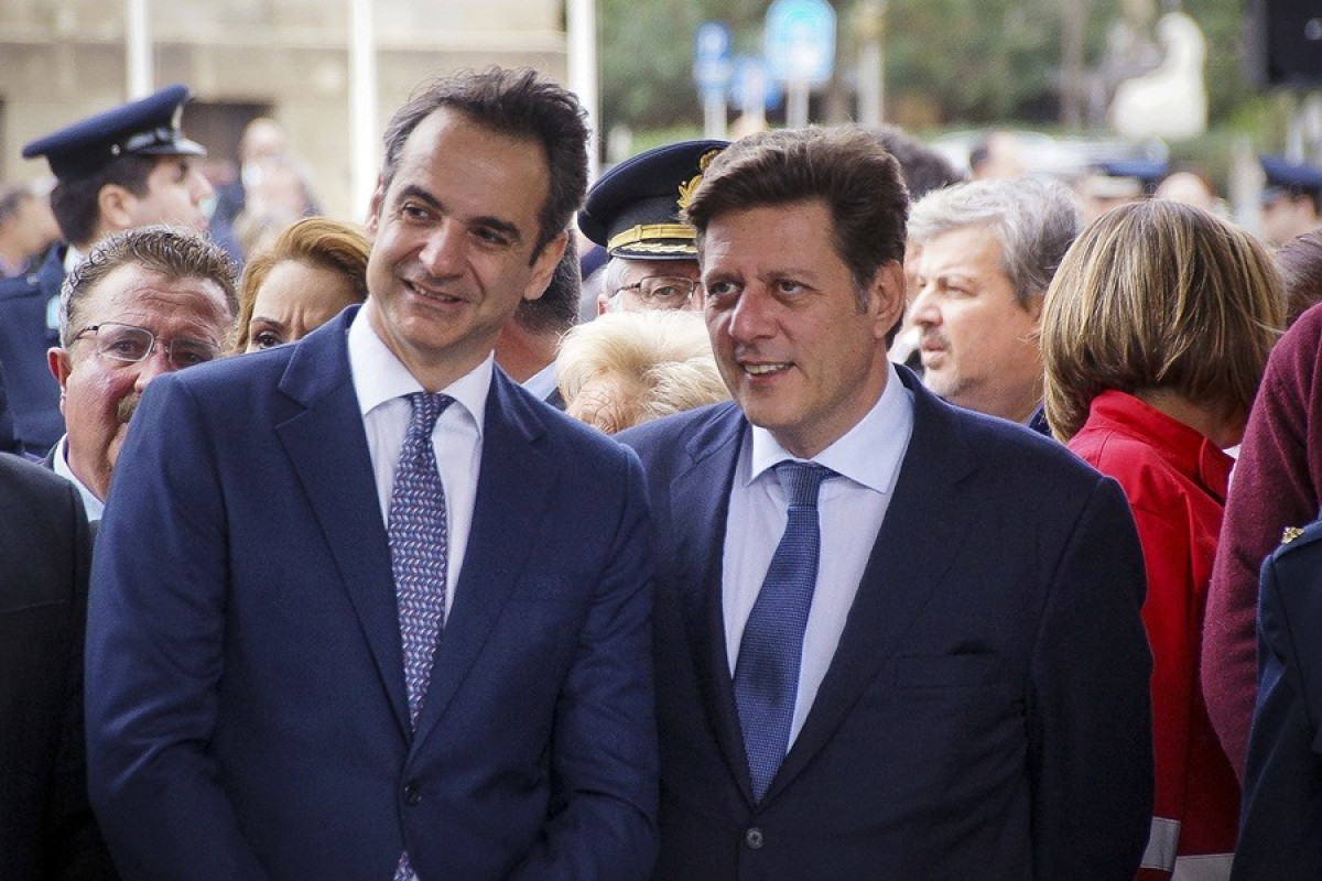 Μαξίμου καλεί ακτοπλόους για τις τιμές των εισιτηρίων