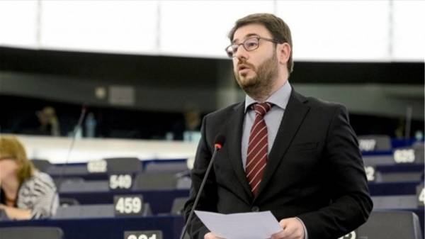 Ανδρουλάκης: Χωρίς νέο πρόγραμμα μετεγκατάστασης προσφύγων, η αποτυχία θα κλιμακώνεται
