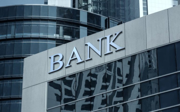 Πώς η αύξηση των επιτοκίων αναδεικνύει τις αδυναμίες των τραπεζών