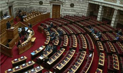 Βουλή: Εγκρίθηκαν οι ΠΝΠ για τα μέτρα κατά του κορονοϊού