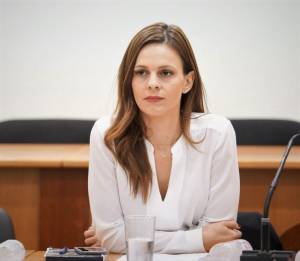 Αχτσιόγλου: Το πρόγραμμα “ΓΕΦΥΡΑ” δεν συνιστά πλαίσιο προστασίας της πρώτης κατοικίας