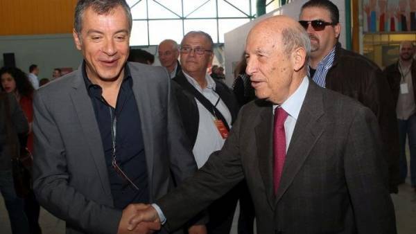 Ψάχνει εξιλέωση ο Θεοδωράκης για τον Σημίτη; Μάλλον είναι αργά..