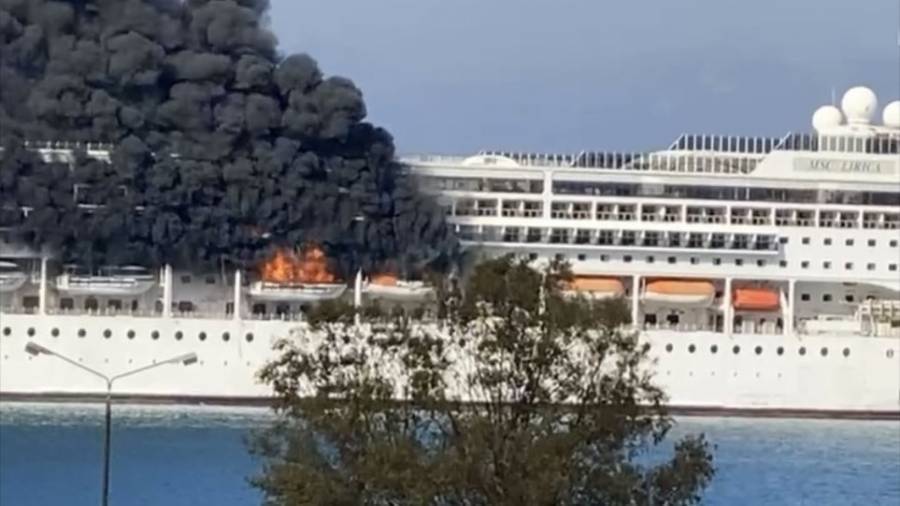 Στις φλόγες κρουαζιερόπλοιο στην Κέρκυρα (vid)