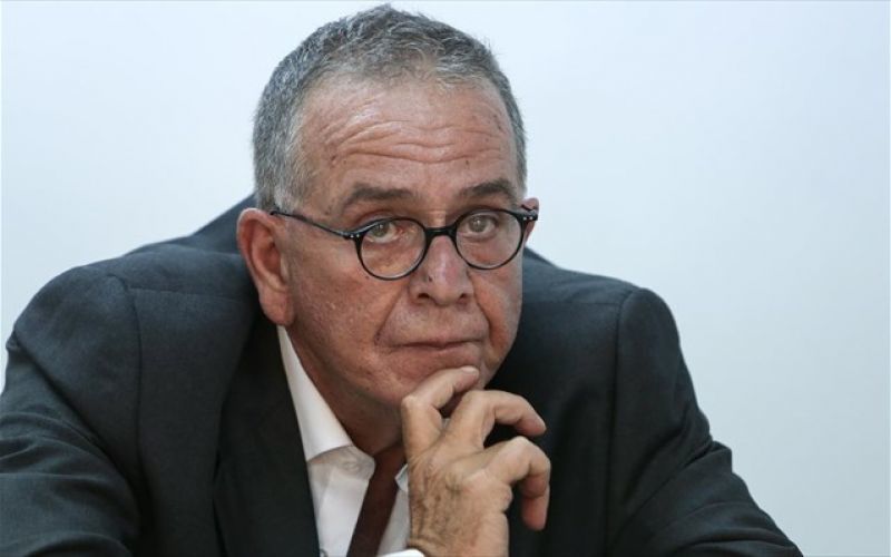 Στο νοσοκομείο λόγω υπερκόπωσης ο Γιάννης Μουζάλας