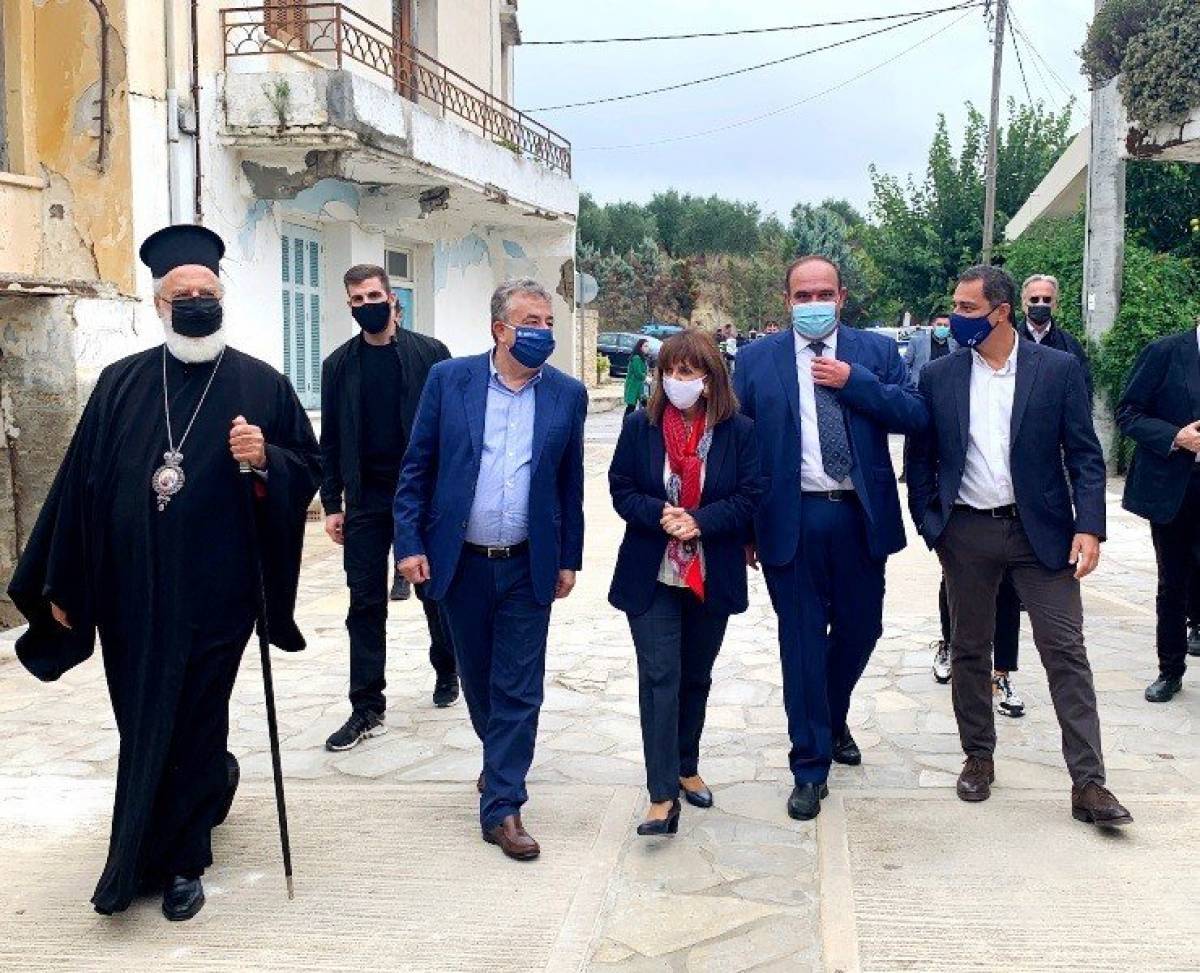 Στις σεισμόπληκτες περιοχές της Κρήτης η Κατερίνα Σακελλαροπούλου