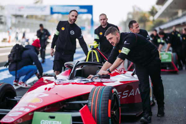 Η Nissan Formula E Team οδεύει στο Diriyah E-Prix